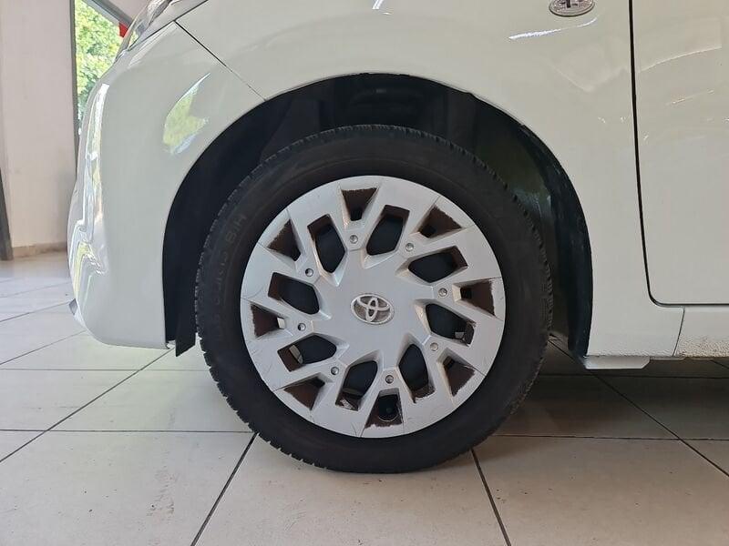 Toyota Aygo Connect 1.0 VVT-i 72 CV 5 porte x-play