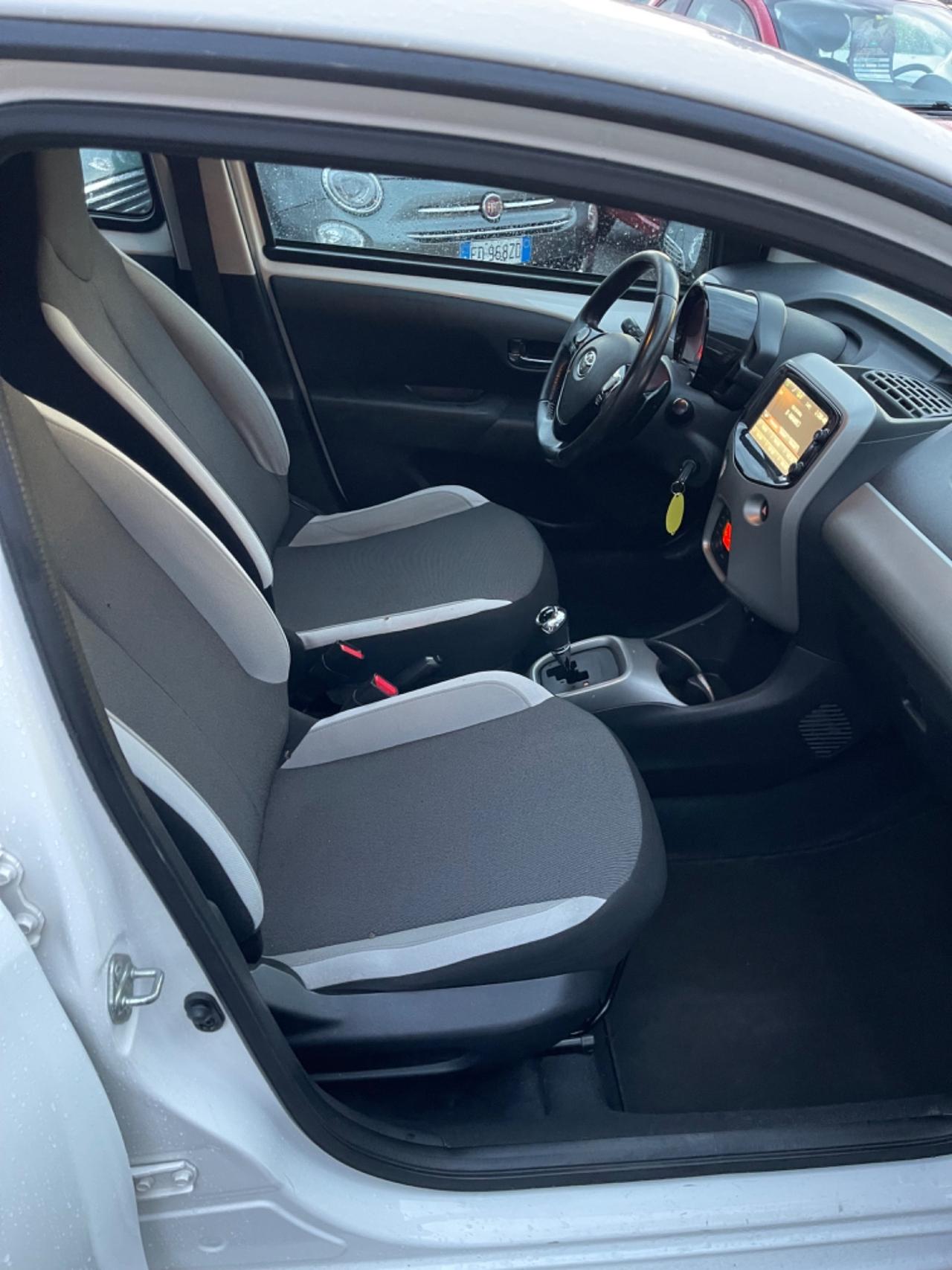 Aygo 1.0 VVT-i 72 CV-unipro-automatica-neopatentati