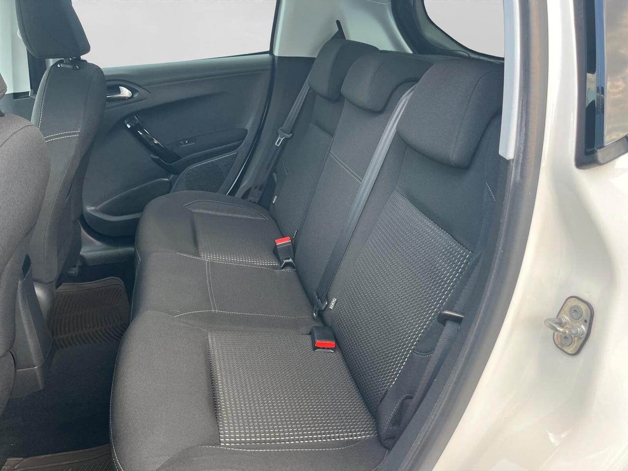 Peugeot 208 1.2 benz. Allure NEOPATENTATI COME NUOVA