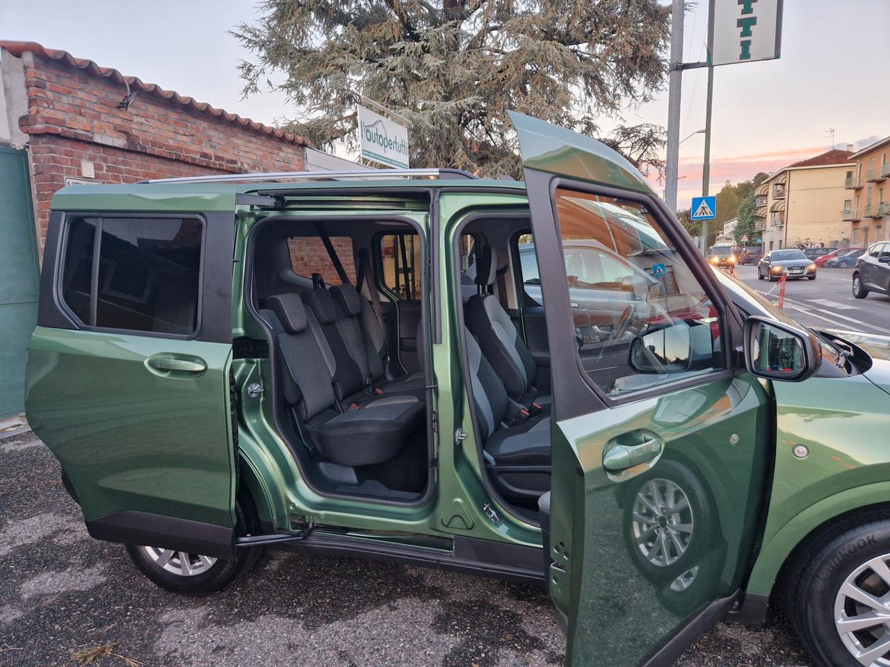 Ford Tourneo Courier 1.0 125CV "46.400 km" Carplay, Telecamera, Sensori