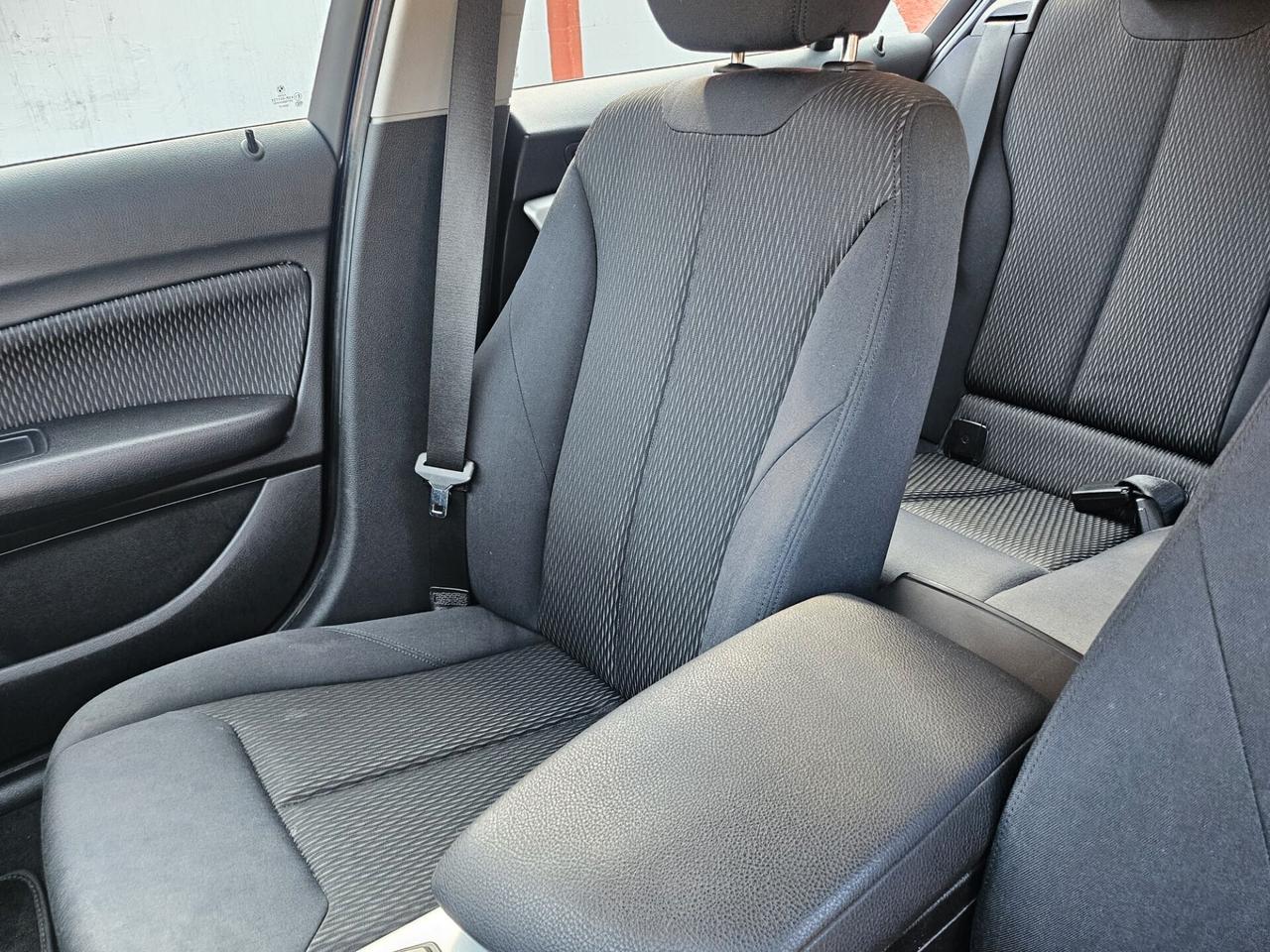 Bmw 118 118d 5p. Unique