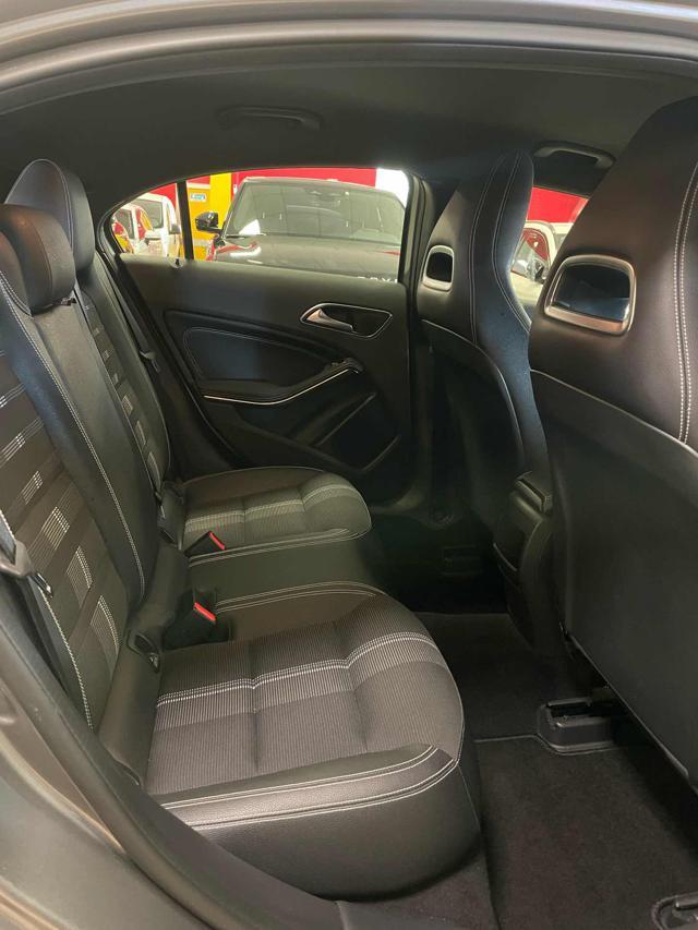 MERCEDES-BENZ A 180 d Sport **XENON/NAVI/UNICOPRO**