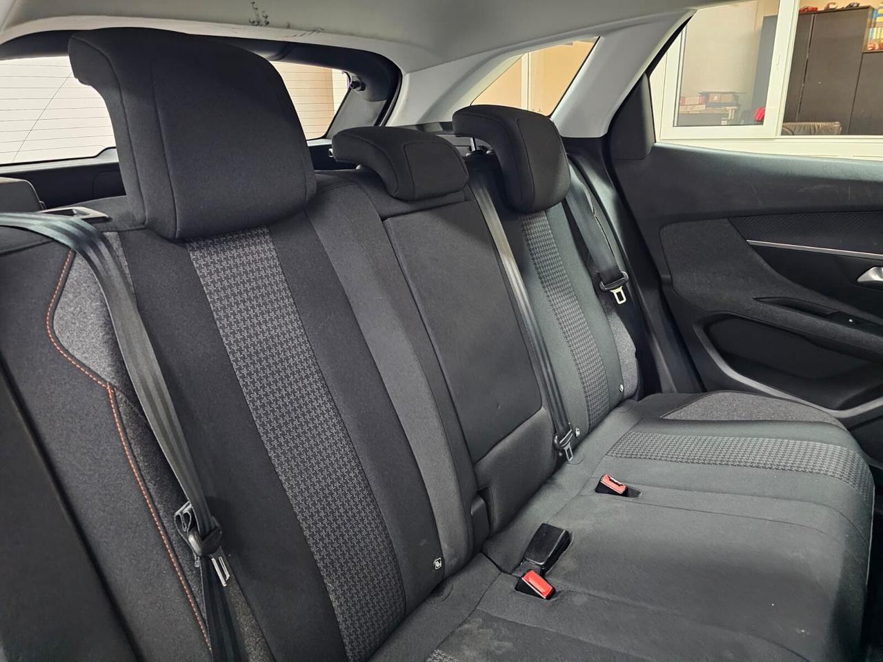 PEUGEOT 3008 BLUEHDI 130cv S&S EAT8 BUSINESS
