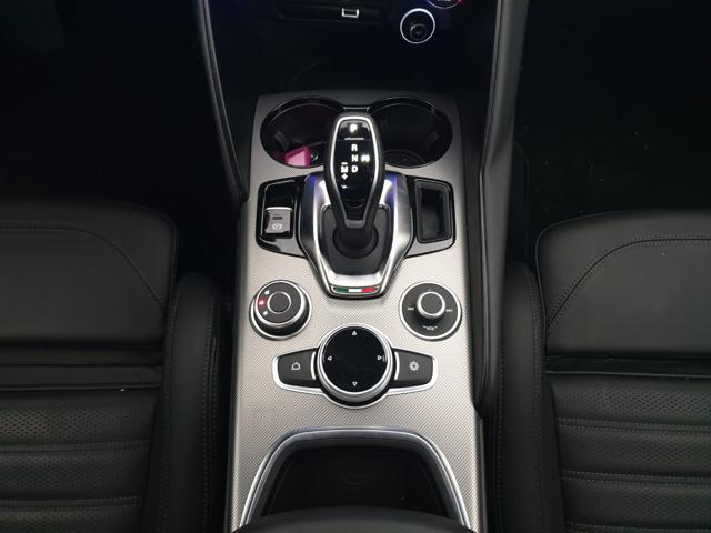 ALFA ROMEO Giulia 2.0 Turbo 280 CV AT8 AWD Q4 Veloce in arrivo