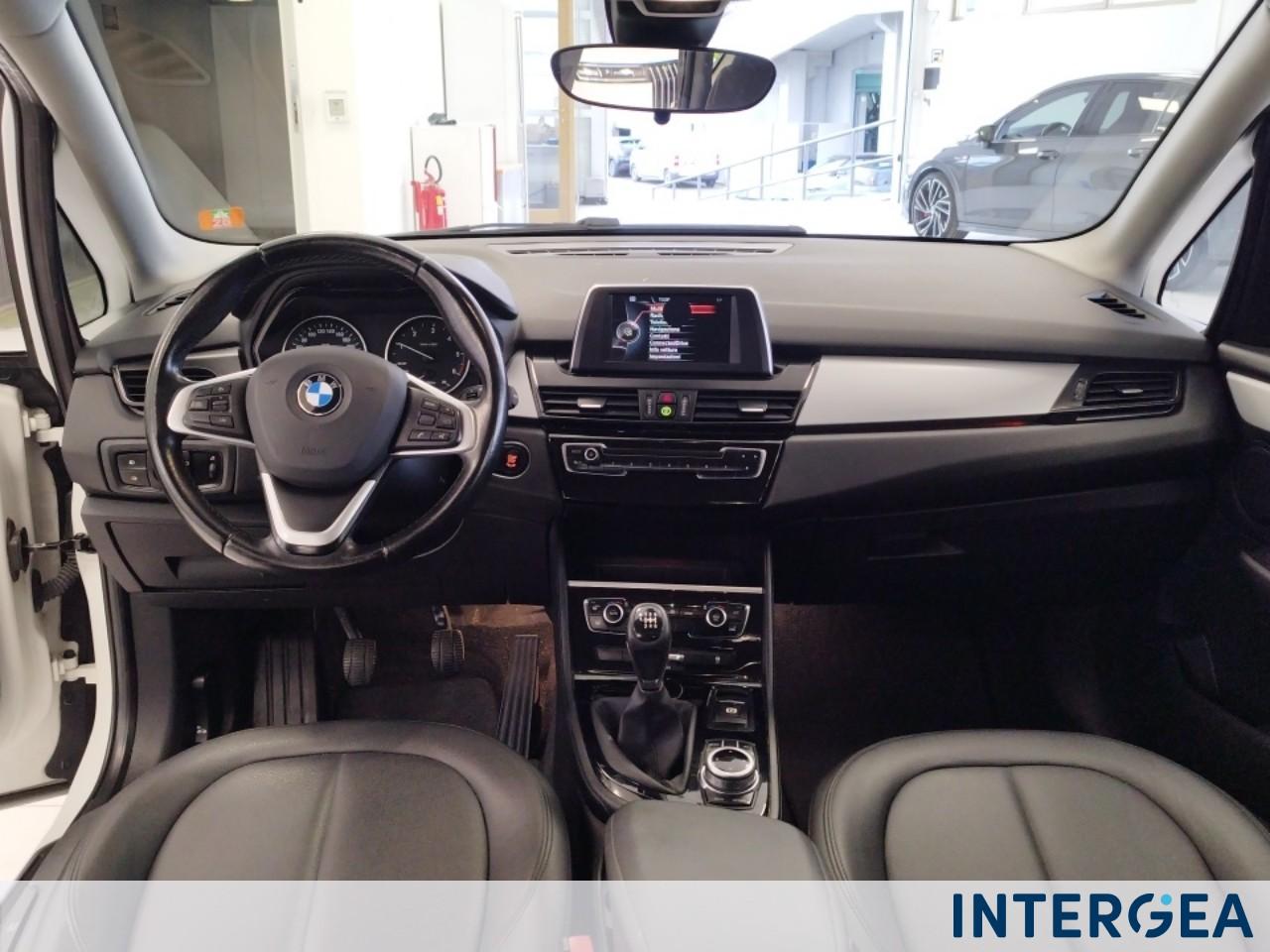 BMW 216d Active Tourer Advantage my15