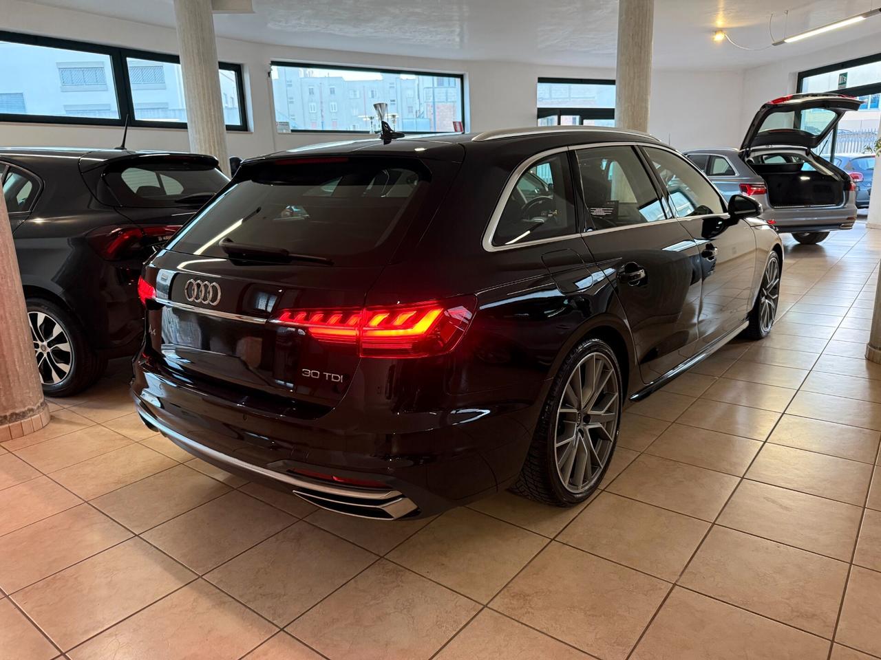 Audi A4 Avant 30 TDI/136 CV S tronic line edition