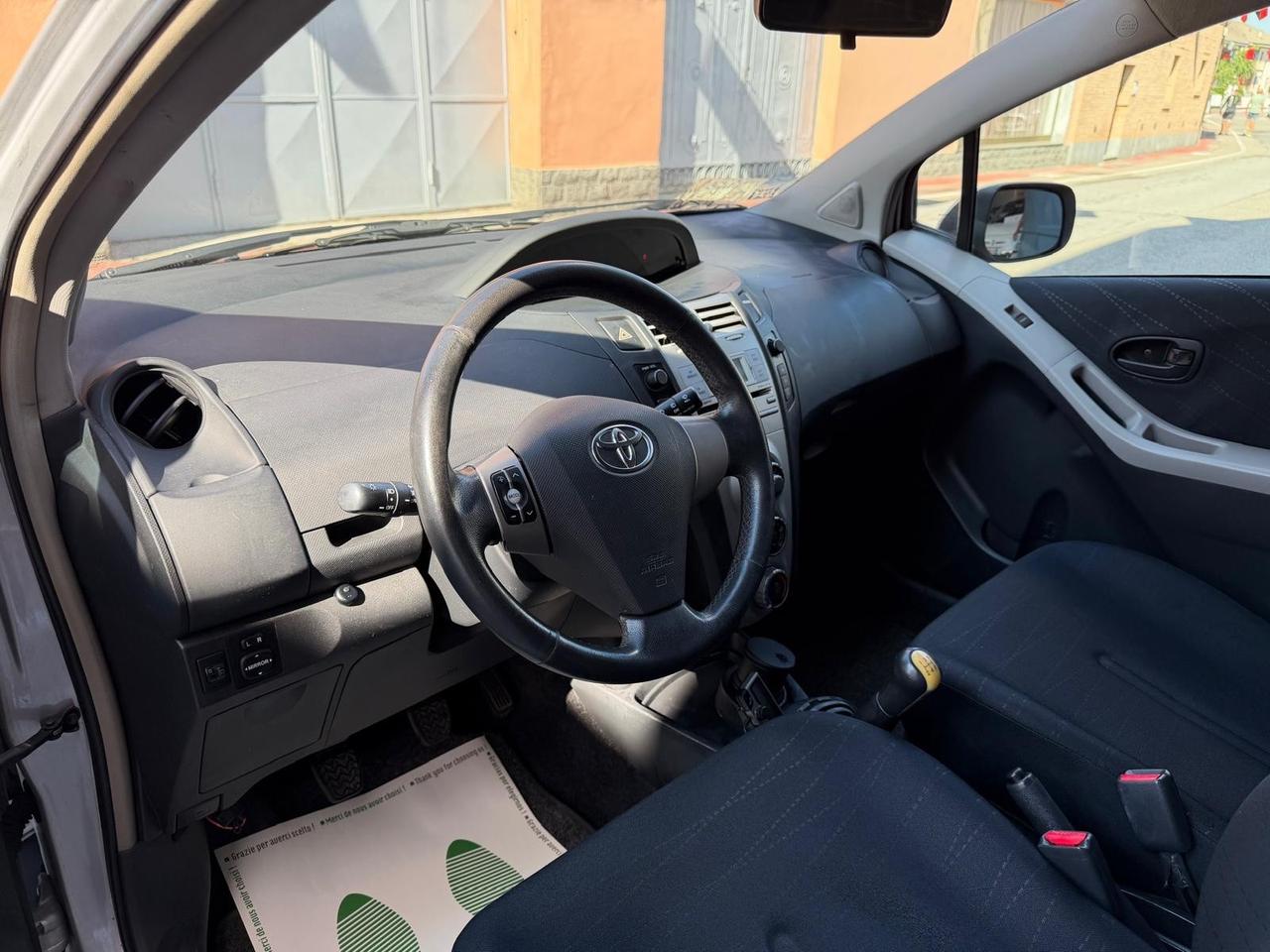 Toyota Yaris 1.0 5 porte