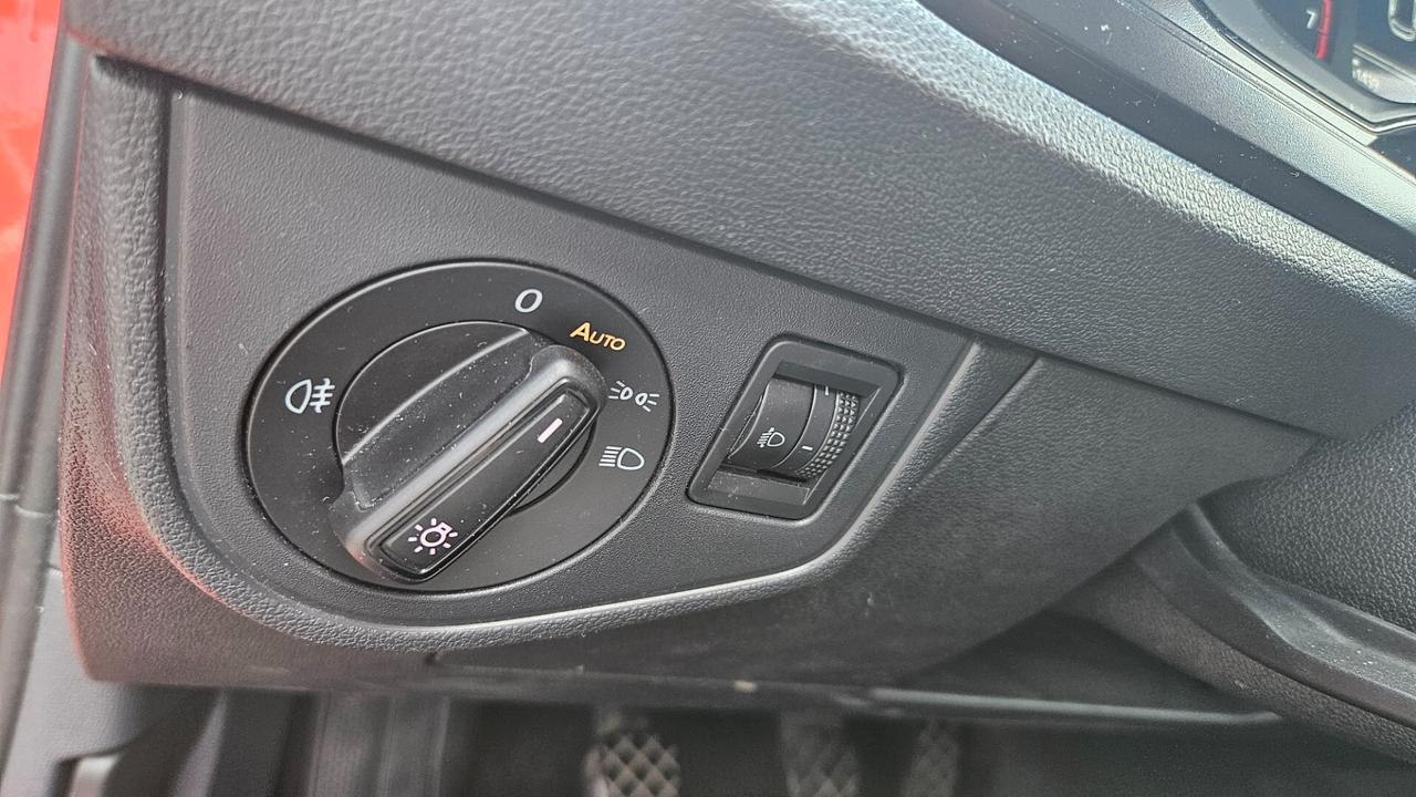 Volkswagen Polo 5p 1.0 evo 80cv NEOPTATENTATI-SED.RISC.-CARPLAY