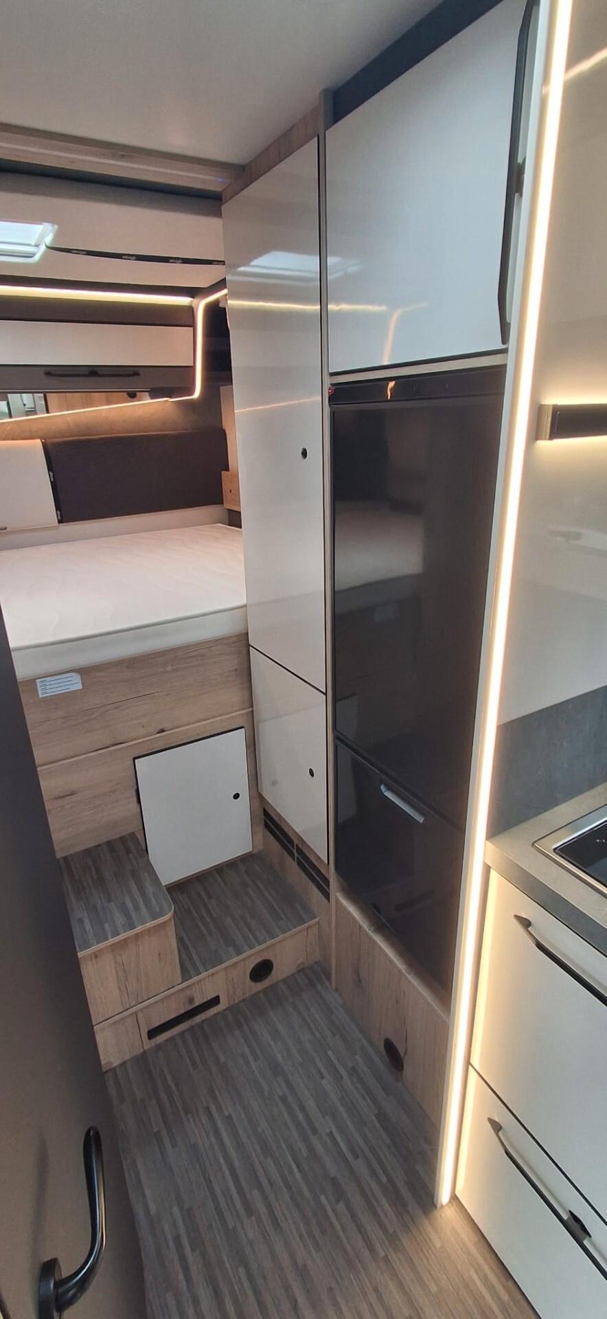 Elnagh T-Loft 450 semintegrale con garage in coda