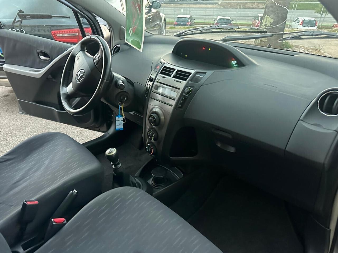 Toyota Yaris 1.3 BENZ 5 porte Sol