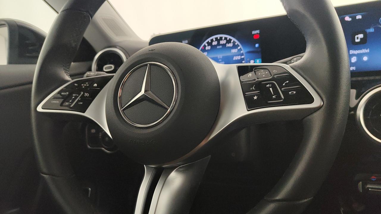 Mercedes-Benz CLA Shooting Brake 180 d Advanced auto