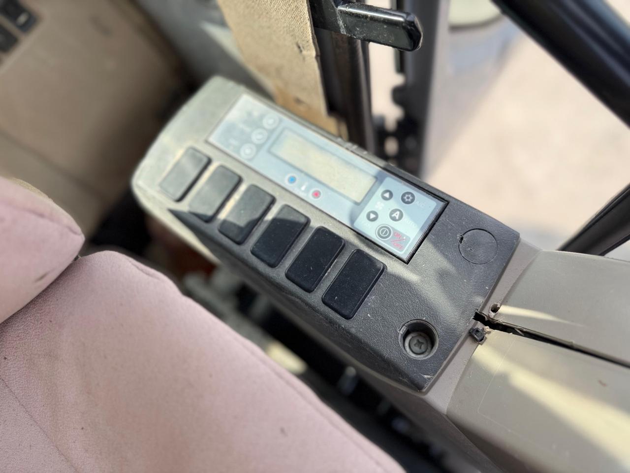 Escavatore NEW HOLLAND E145B TRIPLICE E LAMA