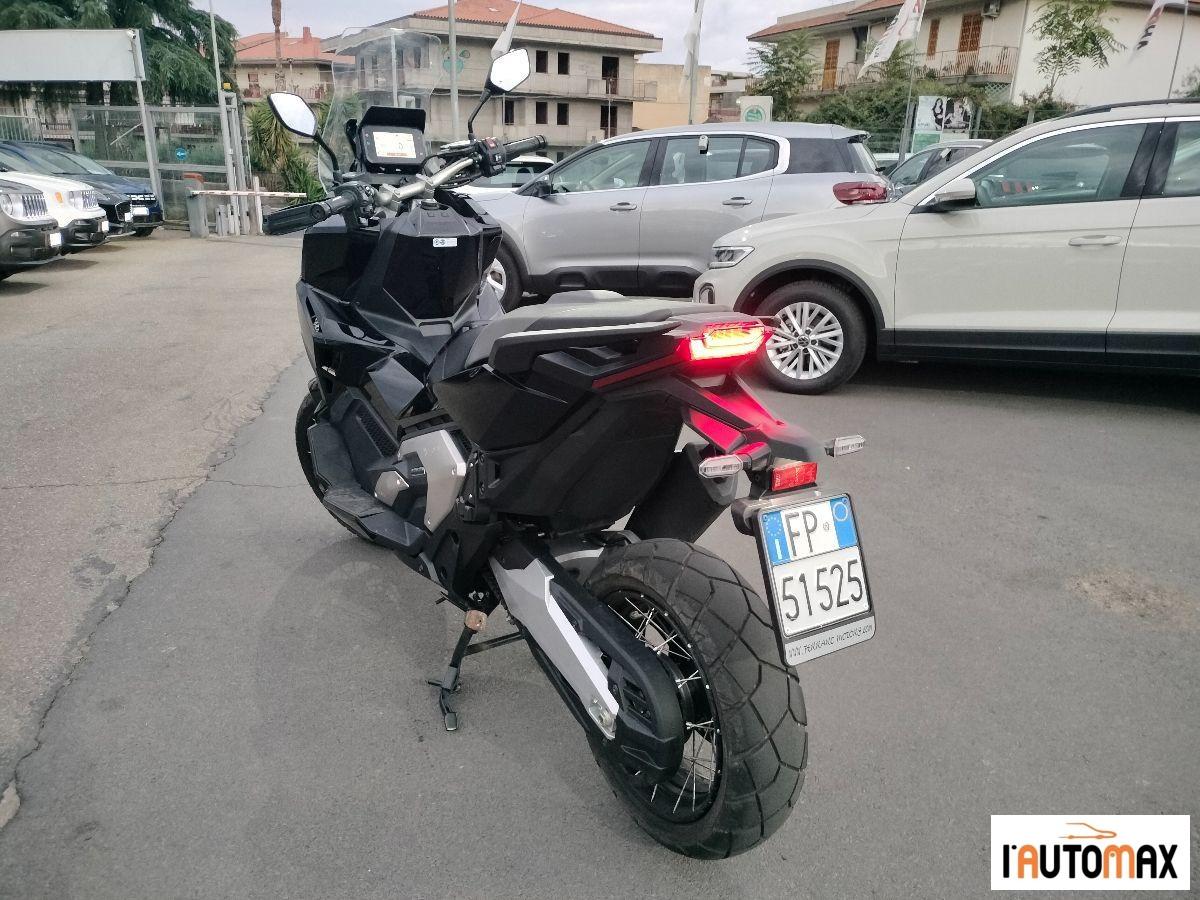 Honda - X-ADV 750 -