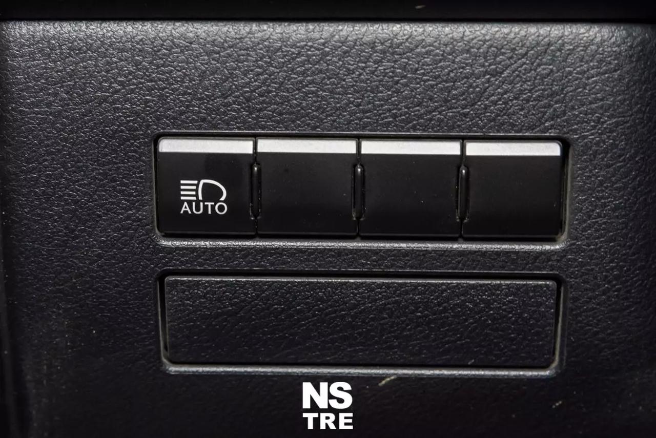 Lexus NX 300h 2.5 Hybrid Business CVT