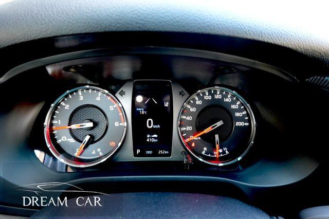 TOYOTA Hilux 2.8 D-4D A/T 4WD 4 porte Double Cab GR SPORT