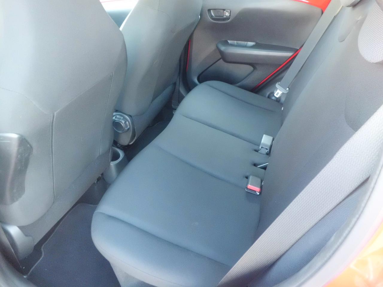 Toyota Aygo Connect 1.0 VVT-i 72 CV 5 porte x-clusiv red style MMT