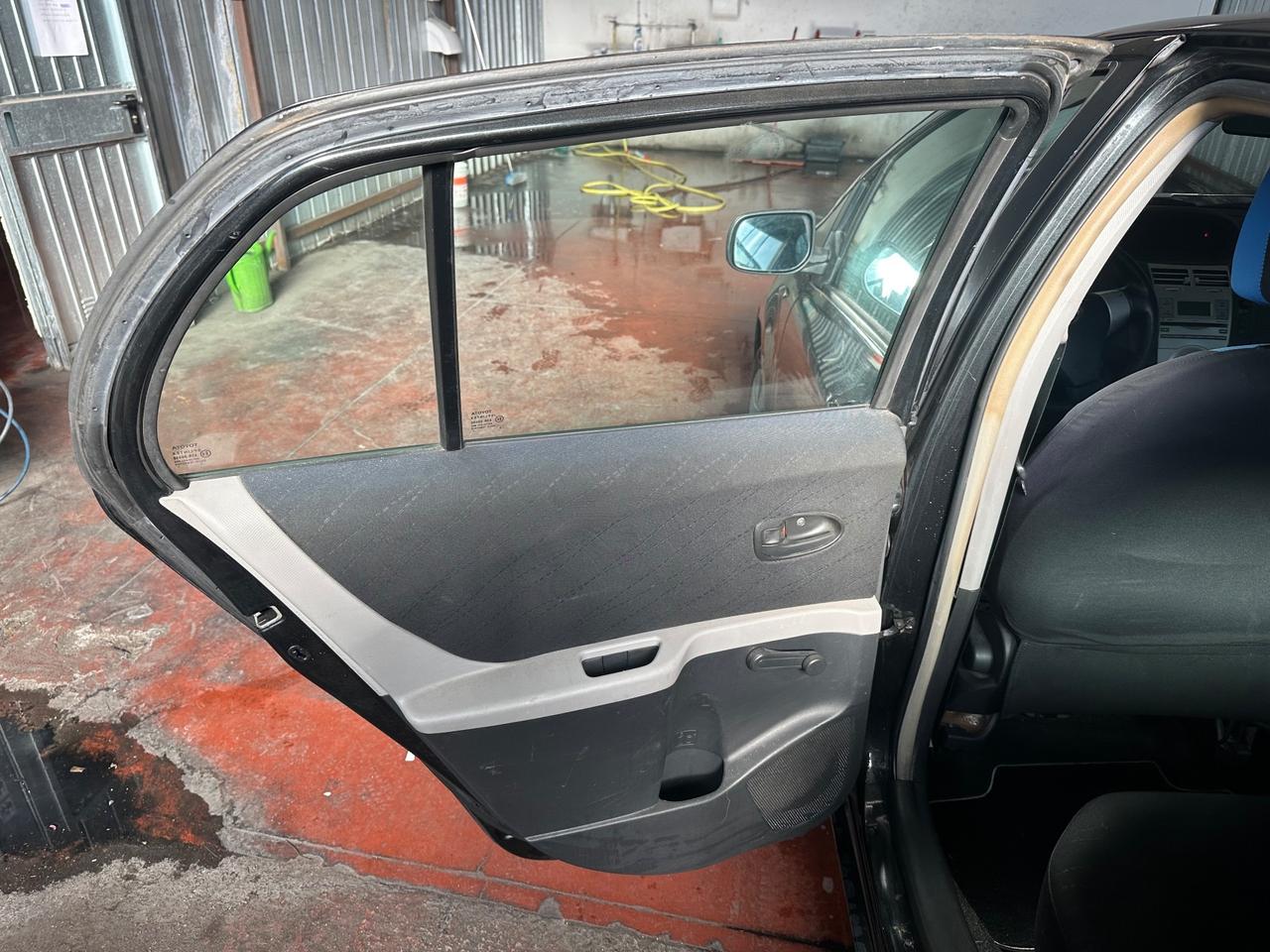 Toyota Yaris 1.3 5 porte Luna