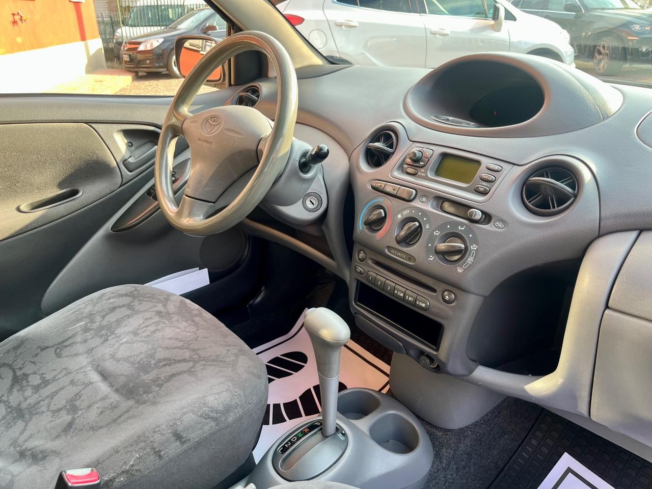 Toyota Yaris 1.3i 16v benzina con CAMBIO AUTOMATICO!