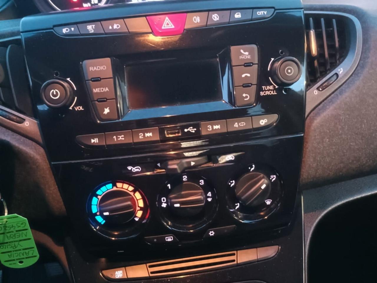 Lancia Ypsilon 1.0 FireFly 5 porte S&S Hybrid Gold