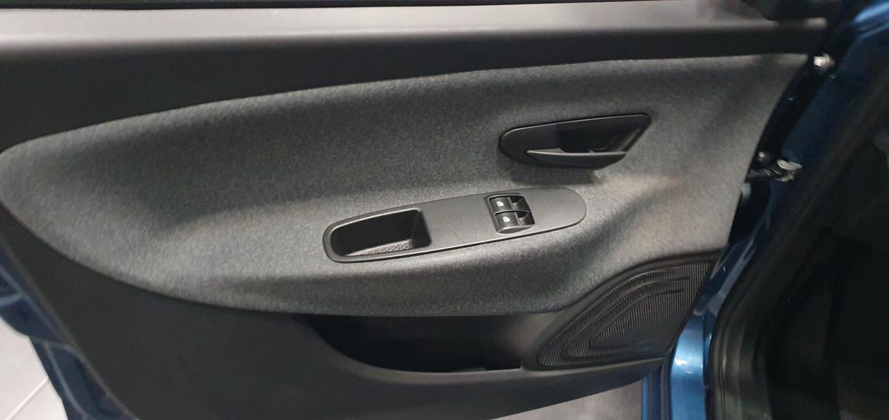 Lancia Ypsilon 1.0 FireFly 5 porte S&S Hybrid Silver