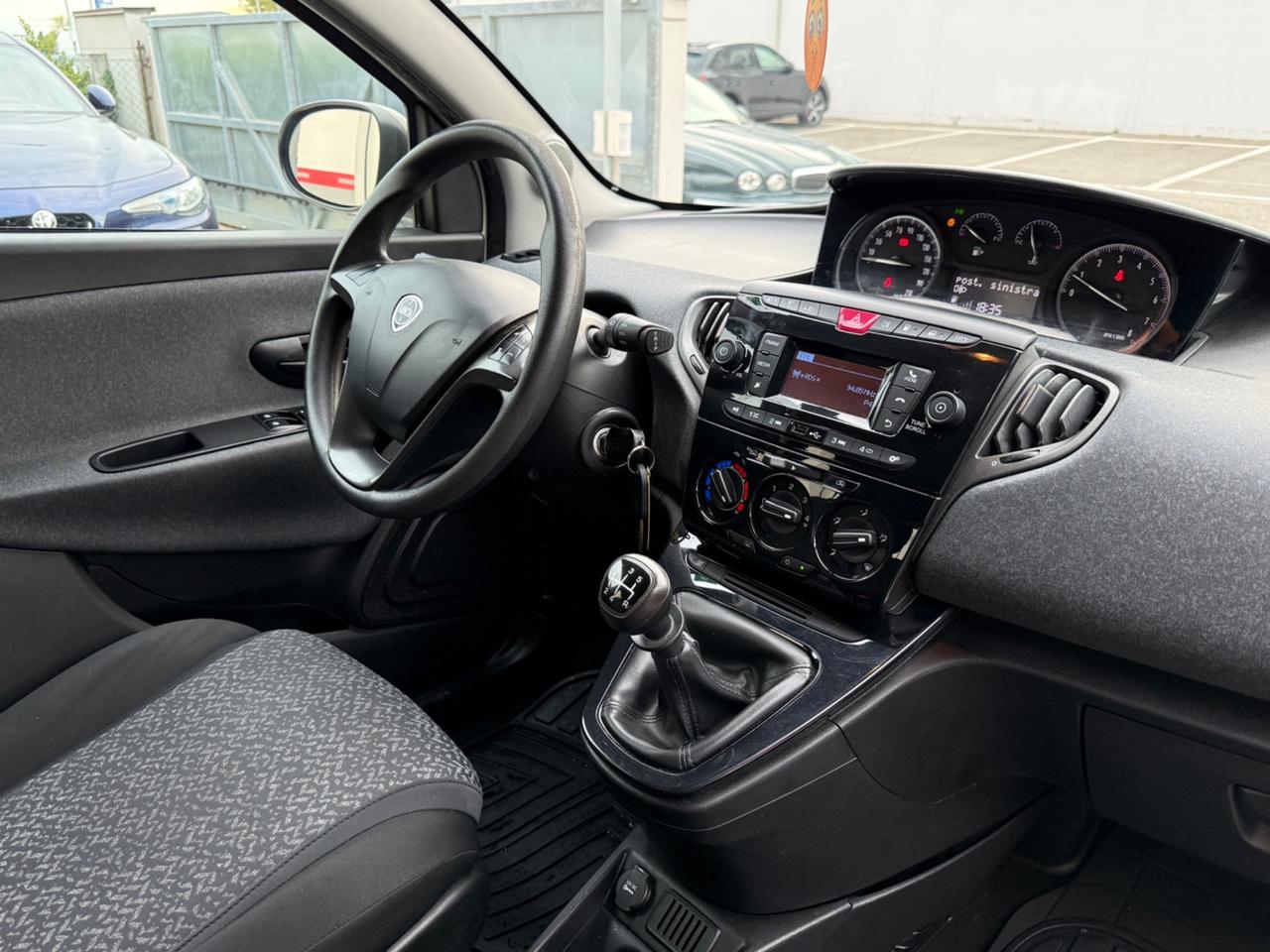 Lancia Ypsilon 1.2 69 CV 5 porte GPL Ecochic Monogram