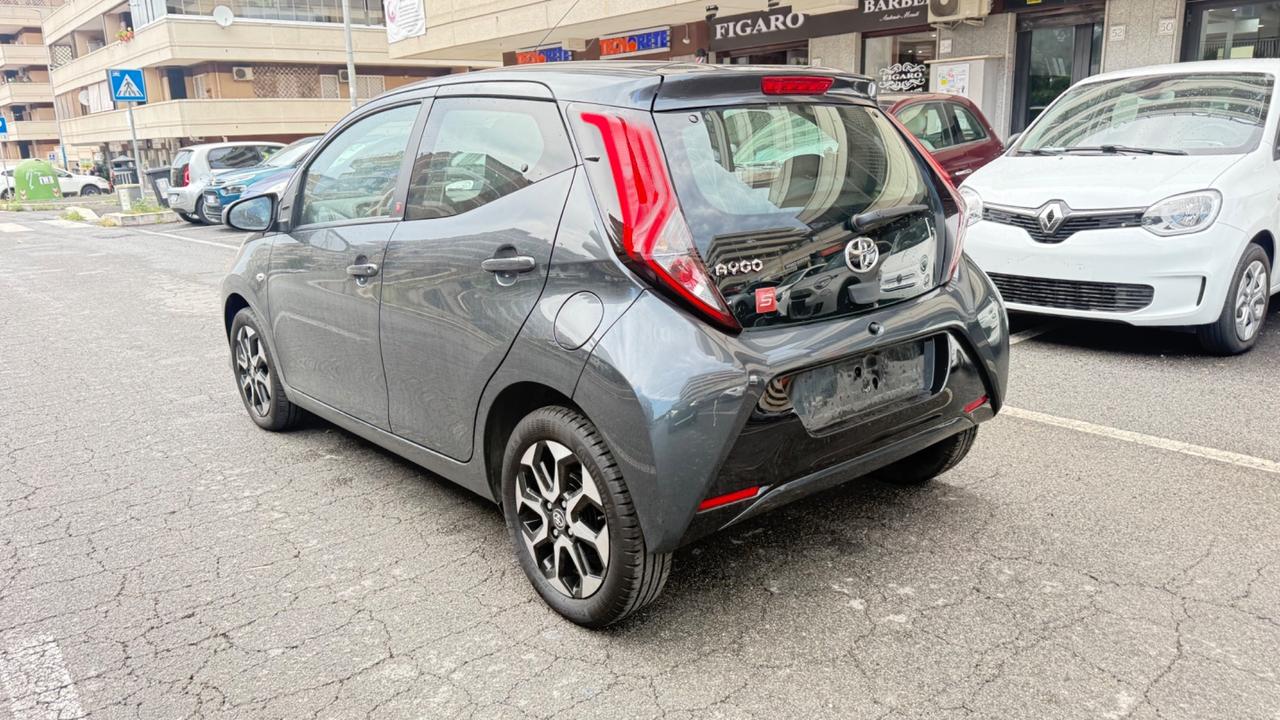 Toyota Aygo 1.0 VVT-i 72 CV 5 porte x-play MMT C.AUTOMATICO LED NAVI KAMERA PDC CERCHI 16