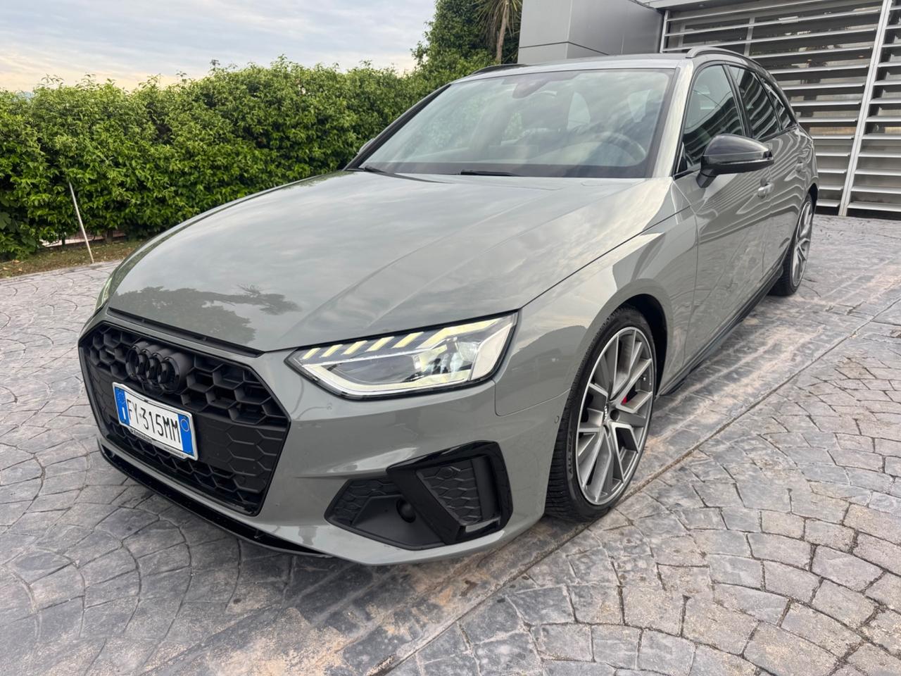 Audi A4 40 TDI quattro S tronic edition