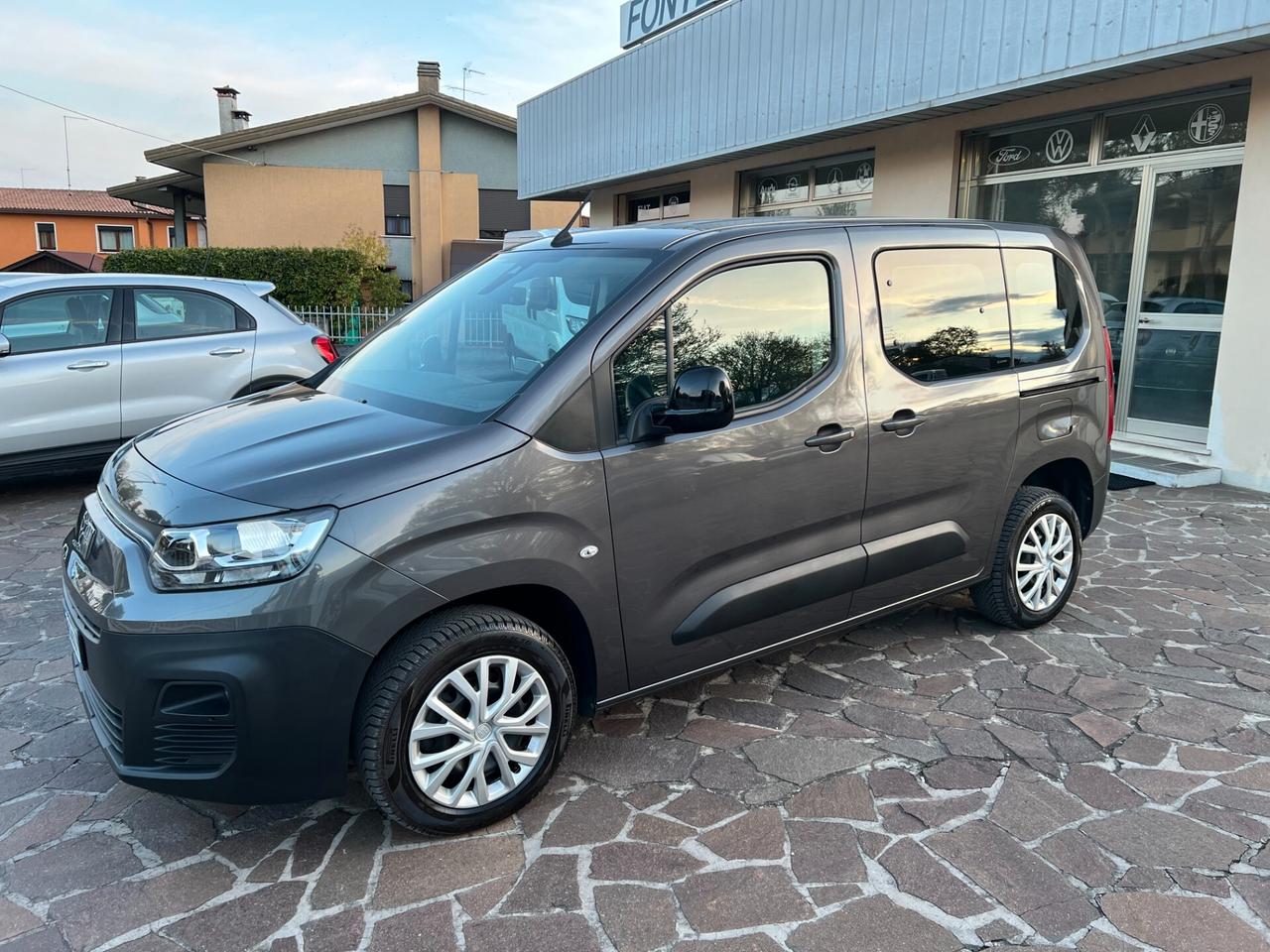 Fiat Doblo 1.5 BlueHdi 130CV AT8 Combi N1 Autocarro 5 posti