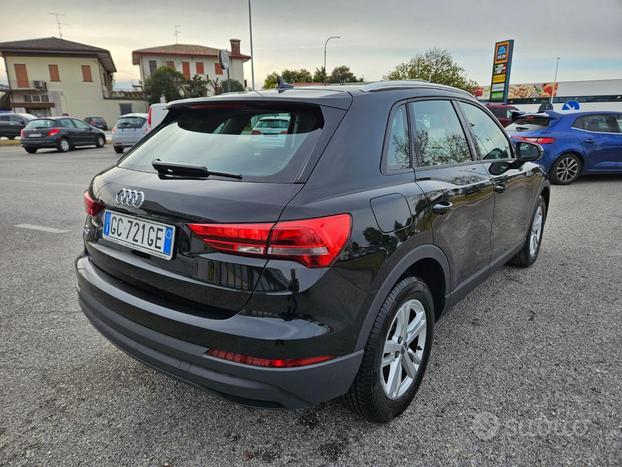 AUDI Q3 35 TDI S tronic Business