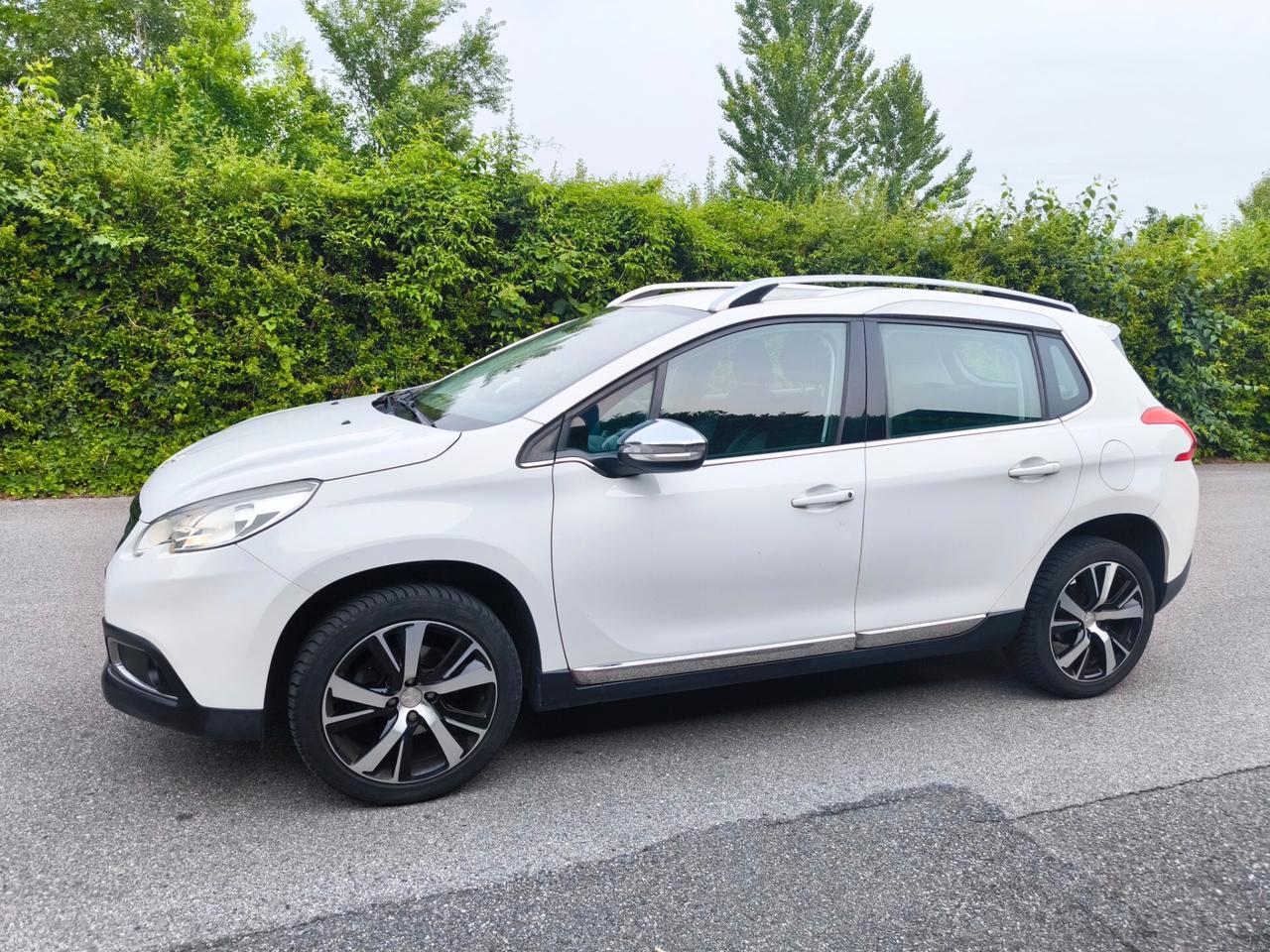 PEUGEOT 2008 1,6 BENZINA VTI-ALLURE