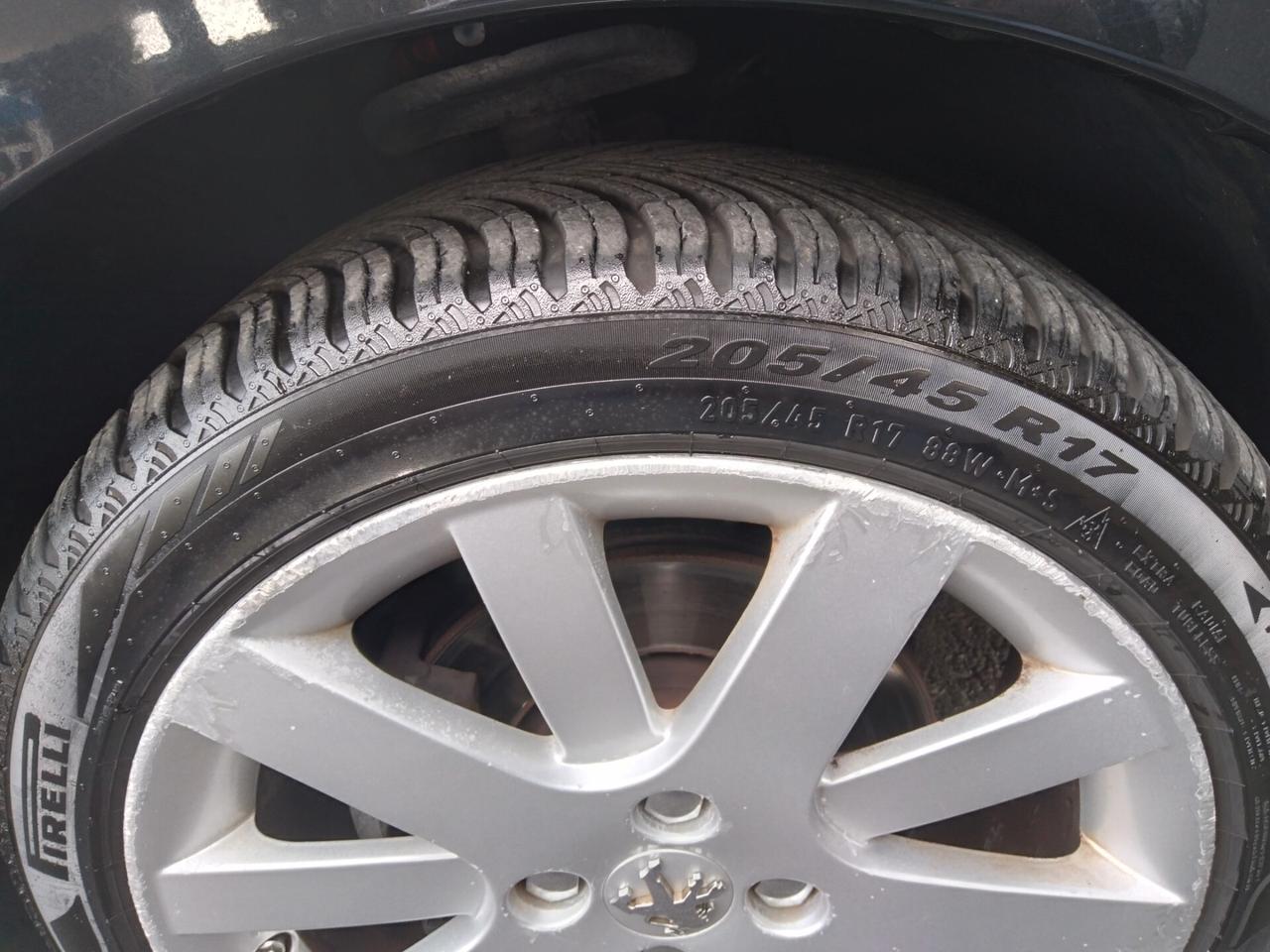 Peugeot 207 1.6 HDi 110CV CC Roland Garros anche per neopatentati
