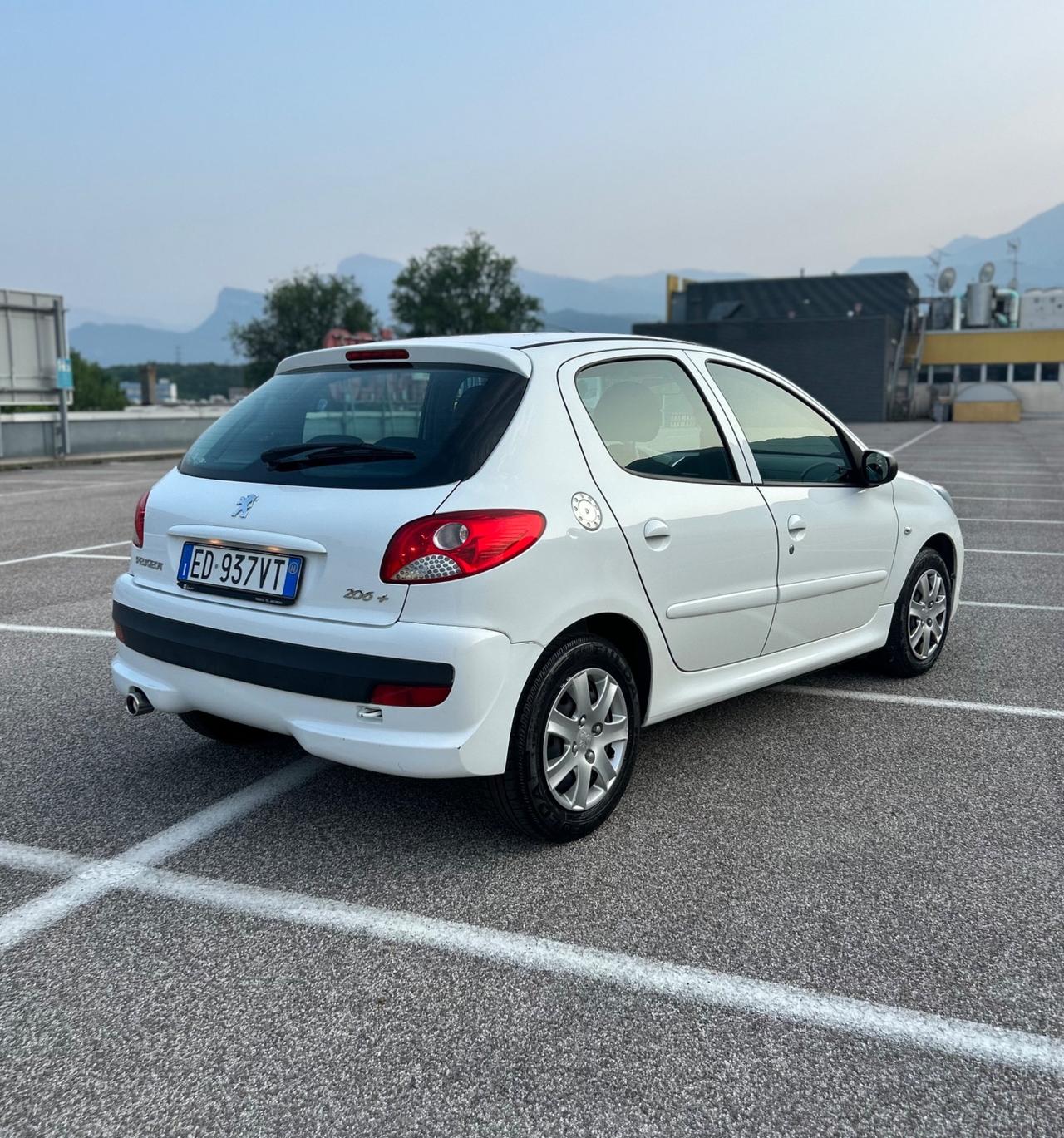 Peugeot 206 Plus 1.4 HDi 70CV 5p Neopatentati 2011
