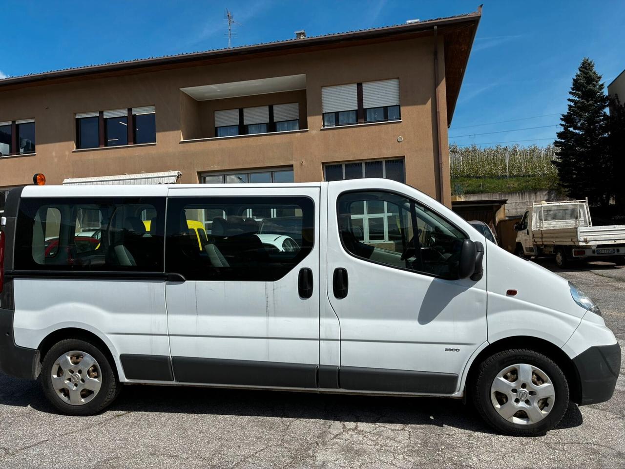 OPEL VIVARO 2.0 CDTI 8POSTI PASSO LUNGO GANCIO TRAINO KM115MILA