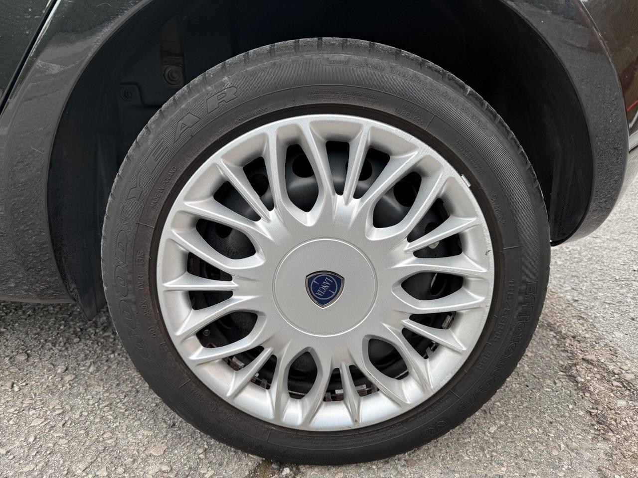 Lancia Ypsilon 1.3 MJT 95 CV 5Porte Gold E6