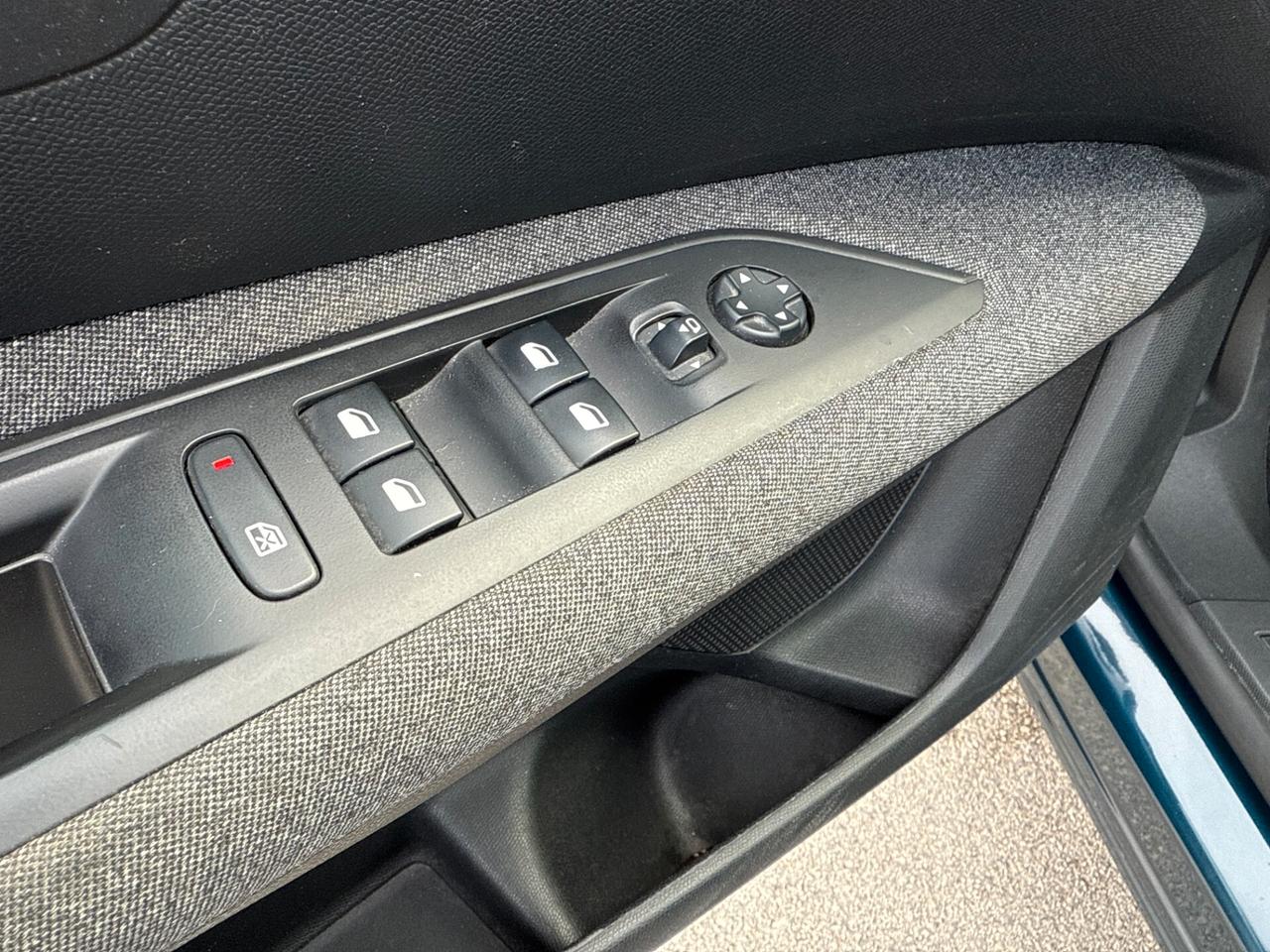 Peugeot 3008 BlueHDi 130 EAT8 Allure Pack