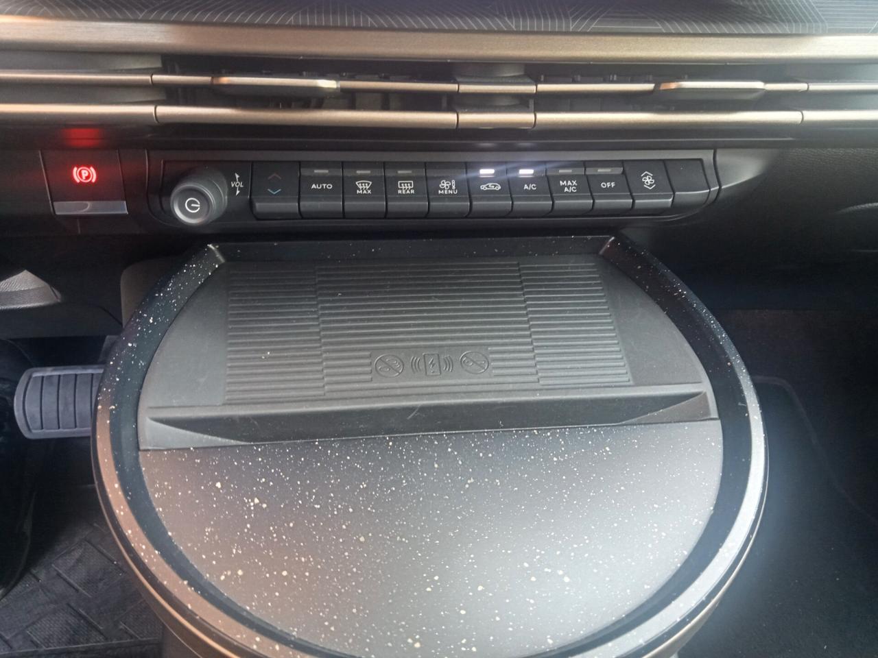 Lancia Ypsilon Hybrid e-DCT LX 2024