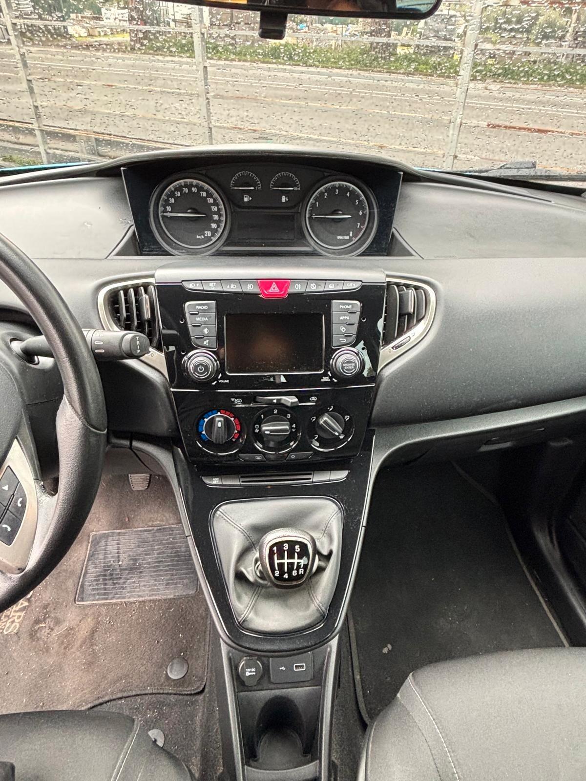 Lancia Ypsilon 1.0 FireFly 5 porte S&S Hybrid Maryne