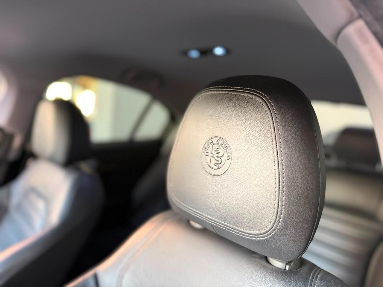 Alfa Romeo Giulia 2.2 Turbodiesel 210 CV AT8 AWD Q4 Veloce