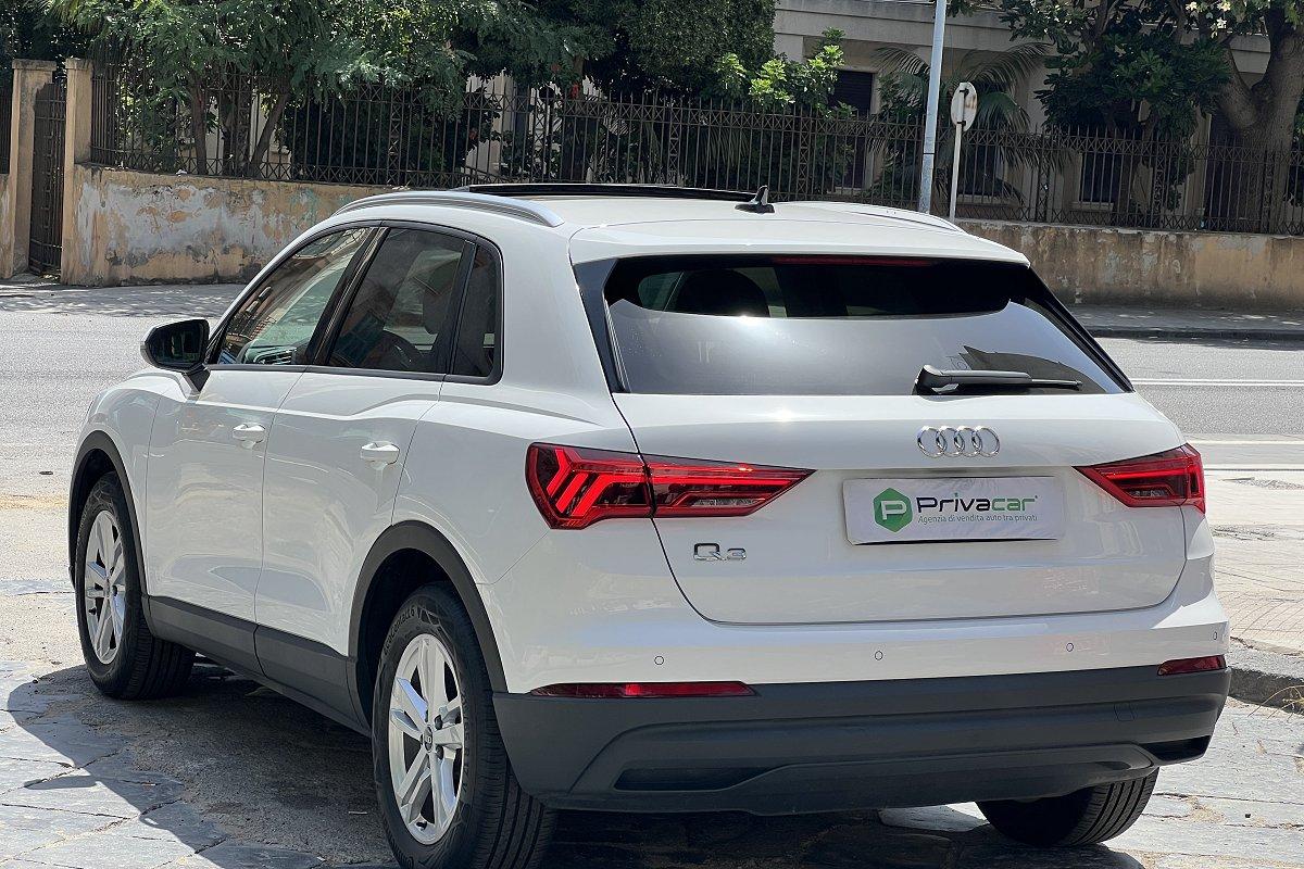 AUDI Q3 35 TFSI Business Advanced
