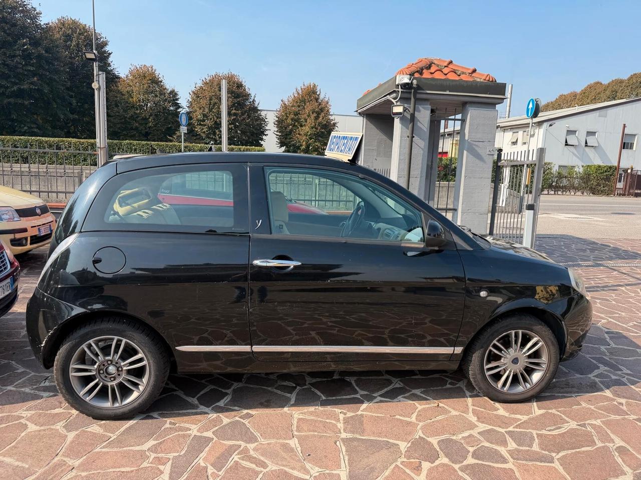 Lancia Ypsilon 1.2 69 CV 5P NEOPATENTATI