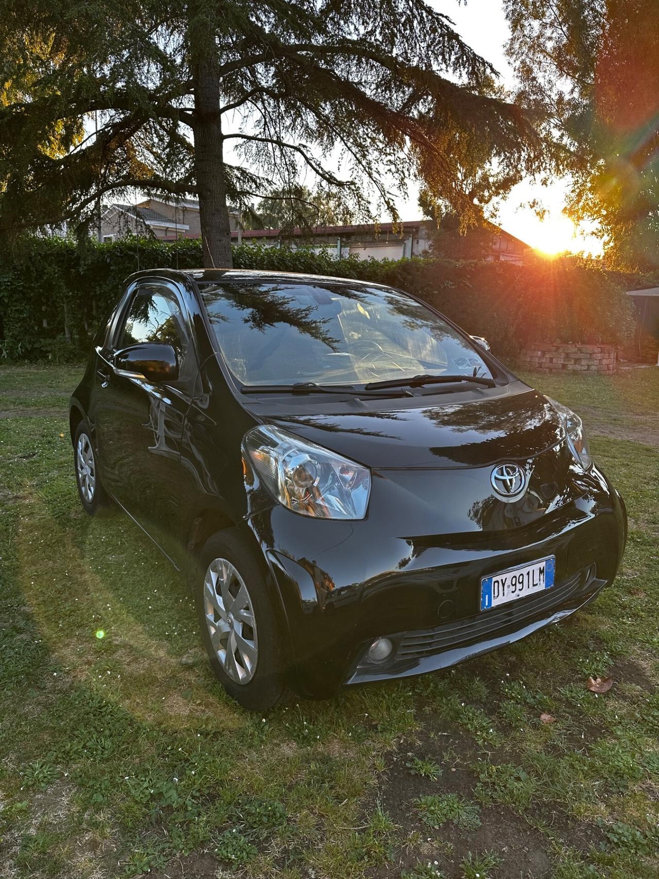Toyota iQ 1.0 Multidrive Versione Lancio nero perlato !