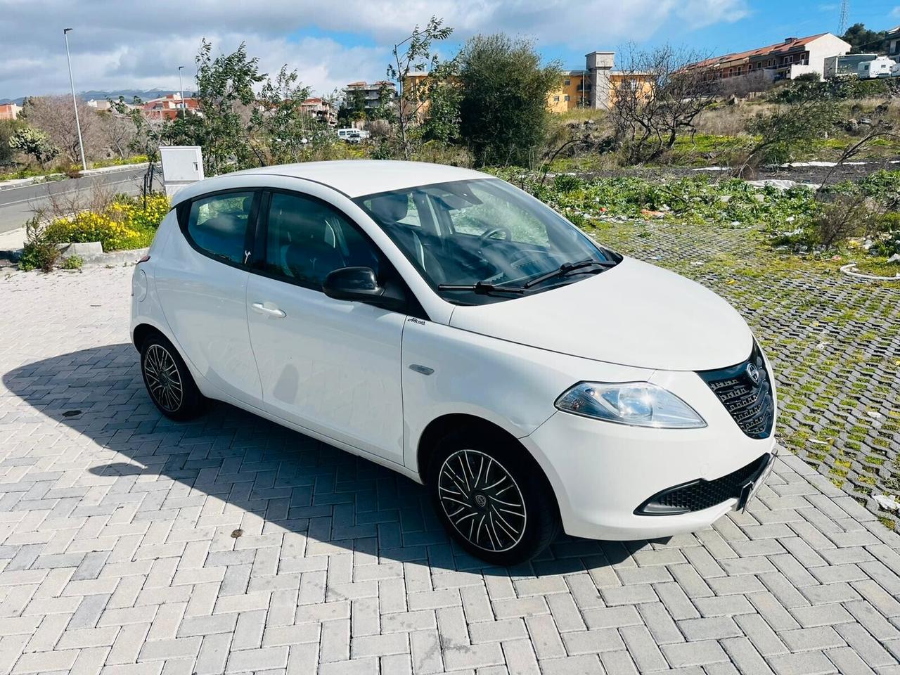 Lancia Ypsilon 1.3MLJT COME NUOVA CHIAMA