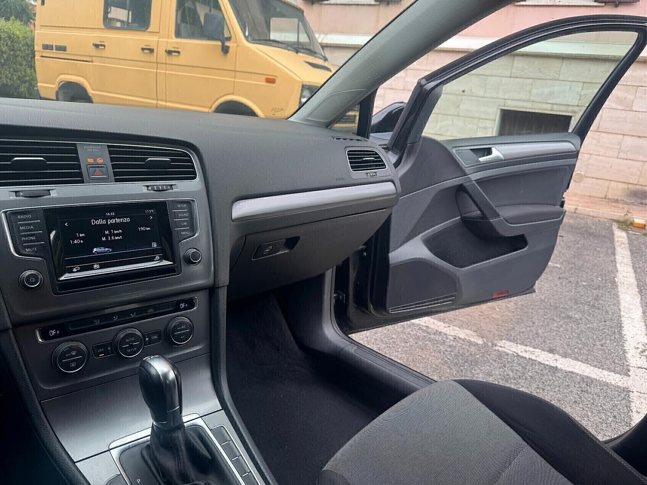 Volkswagen Golf 1.6 TDI DSG automatica
