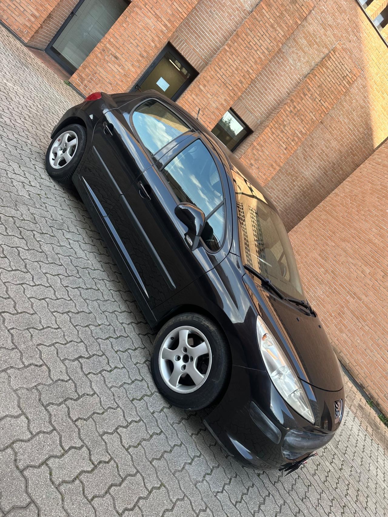 Peugeot 207 1.4 8V 75CV 5p. ONE Line