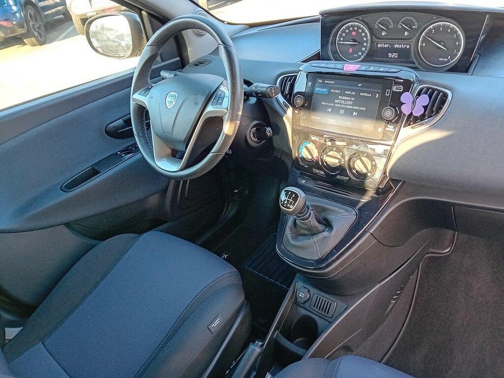 Lancia Ypsilon 5 Porte 1.0 FireFly Hybrid Silver