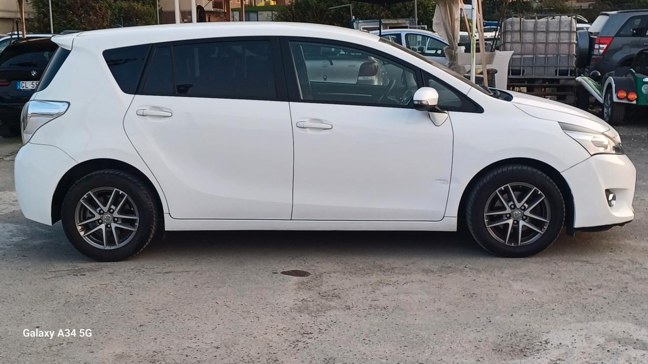 Toyota Verso 1.6 D-4D Style 7 Posti