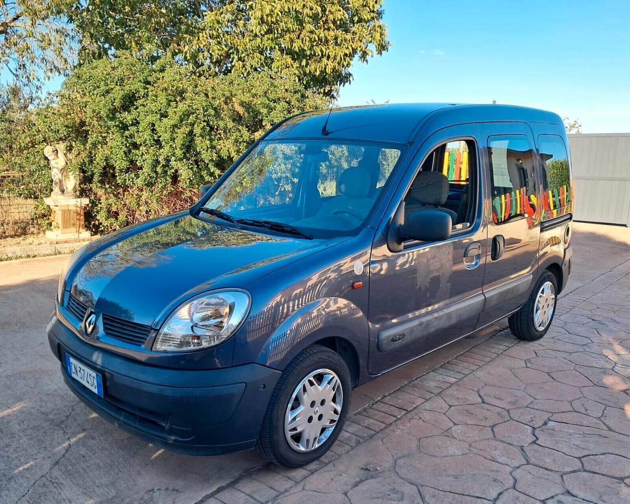Renault Kangoo TRASPORTO DISABILI PIANALE RIBASSATO UNIPRO