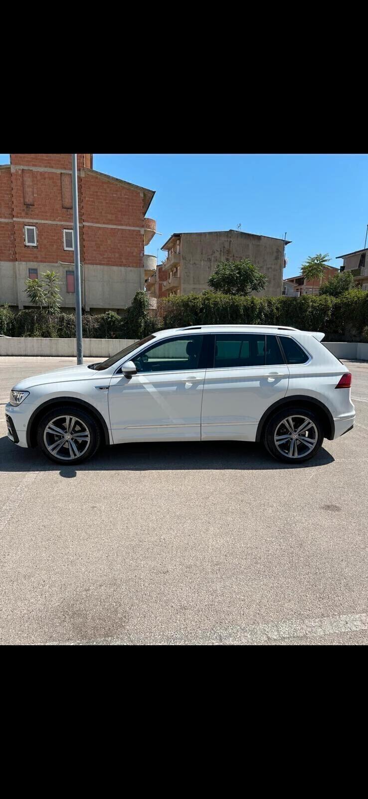 Volkswagen Tiguan 2.0 TDI SCR DSG 4MOTION Executive R-Line BMT