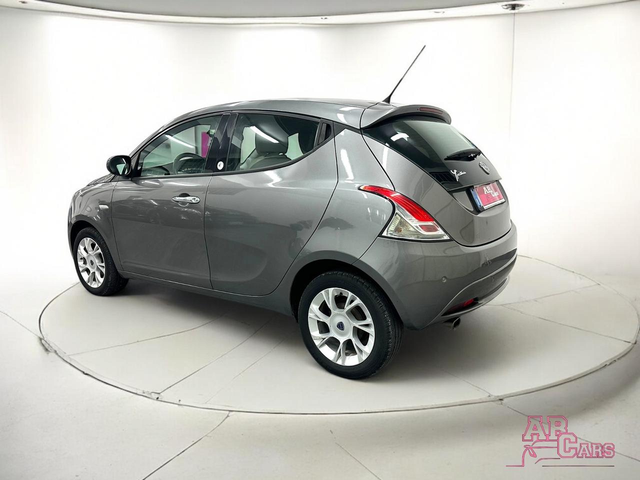 Lancia Ypsilon 1.2 69 CV 5 porte GPL Ecochic Silver