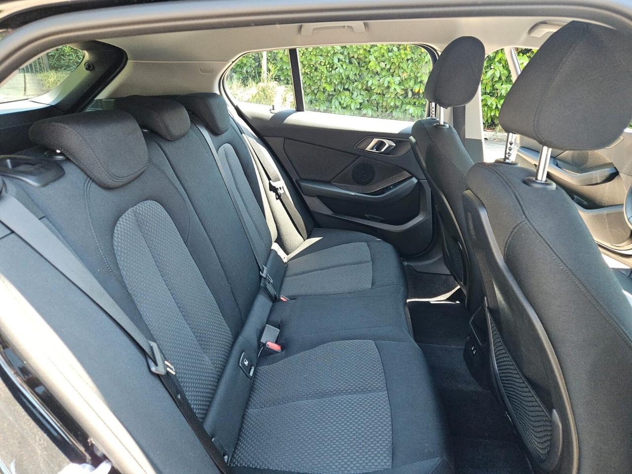 Bmw 116 116d 5p. Business Advantage